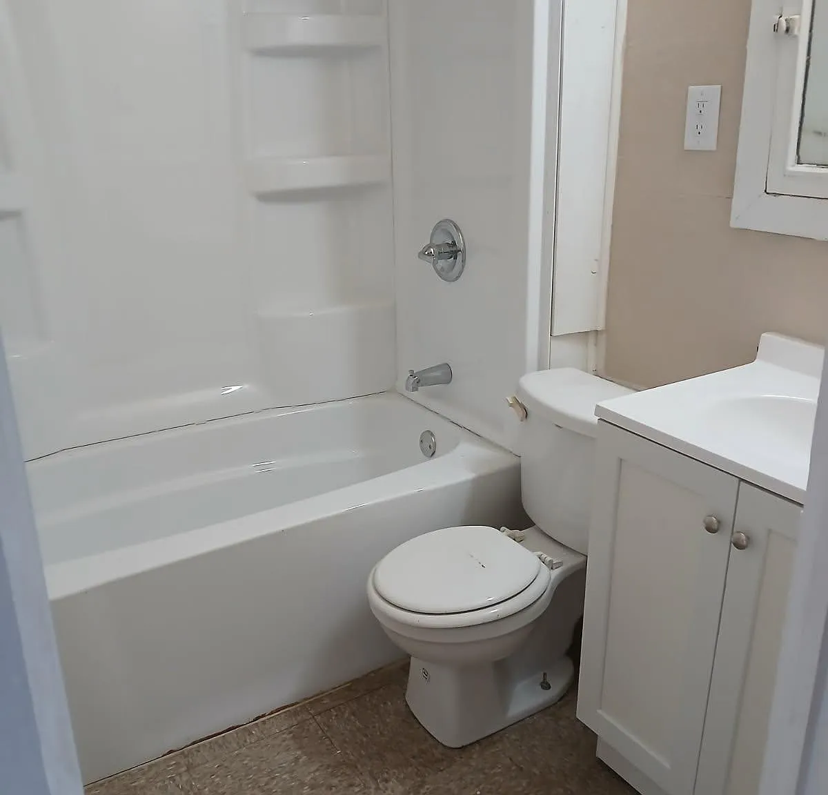 3 bed, 1000 sqft, $1,000 — Photo 1