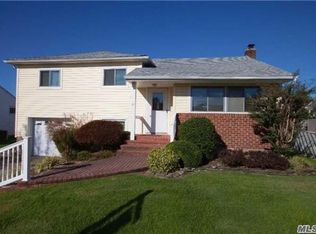 61 Haverford Rd, Hicksville, NY 11801