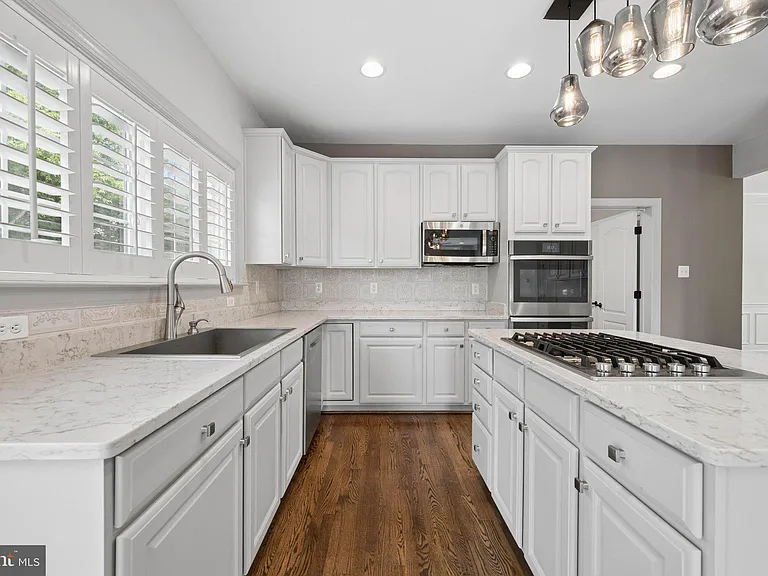 110 Bedrock Dr — Photo 16