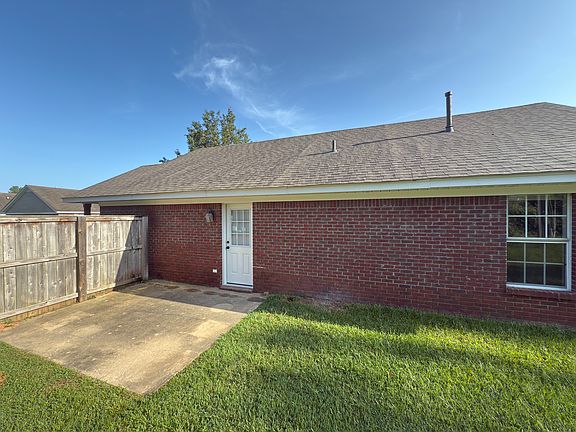 2nd image of 215 Cotton Creek Cv