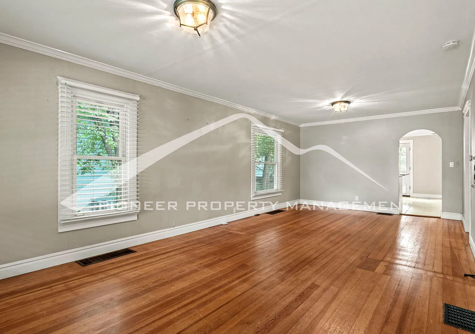 Beautiful Home with 2bd/1bath and Bonus Office/Den, huge private backyard, 1 car garage and off s... — Photo 2