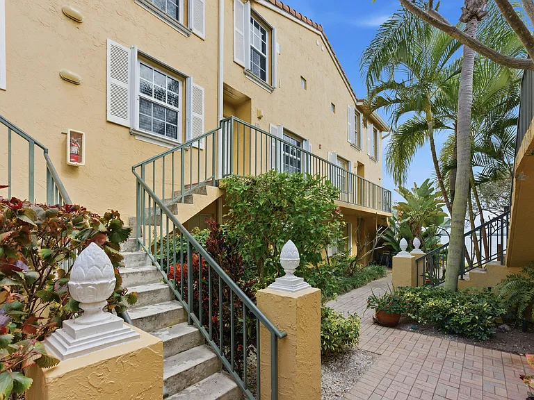 1155 Lake Shore Dr #202 — Photo 4