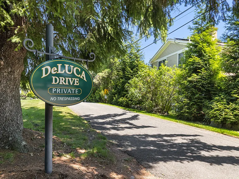 9 Deluca Dr — Photo 30