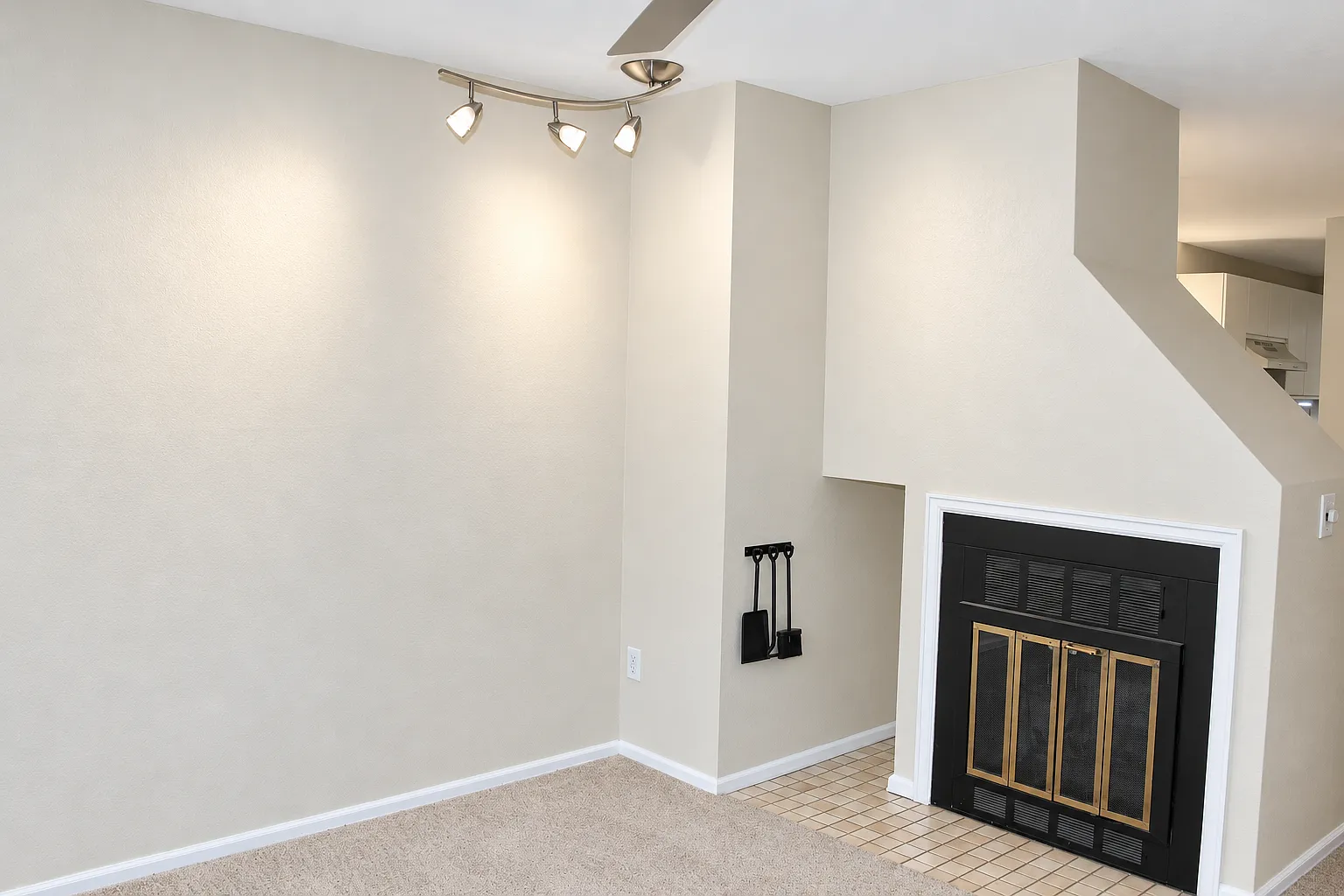 2201 Pearl St — Photo 4