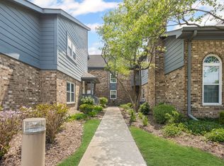 11 Foxcroft Rd APT 131, Naperville, IL 60565