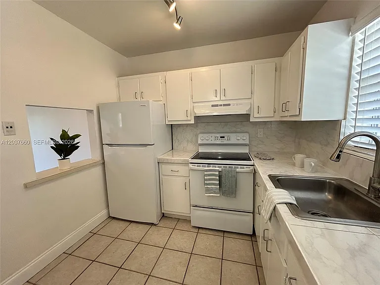 7505 SW 82nd St #320 — Photo 5