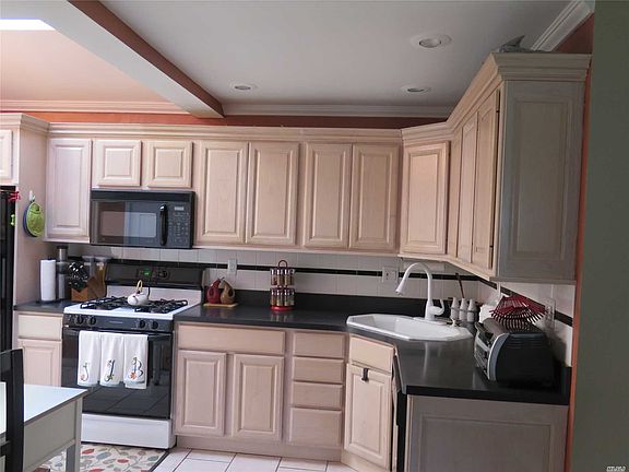 4th image of 1422 James St