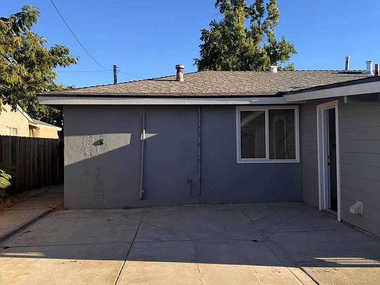 2719 E Norwich Ave — Photo 28