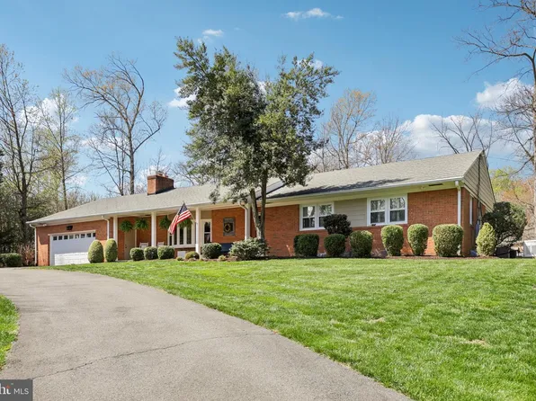 3704 Pleasant Ridge Rd, Annandale, VA 22003