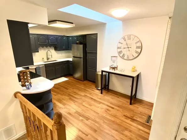 1277 Black Oaks Ct N, Plymouth, MN 55447