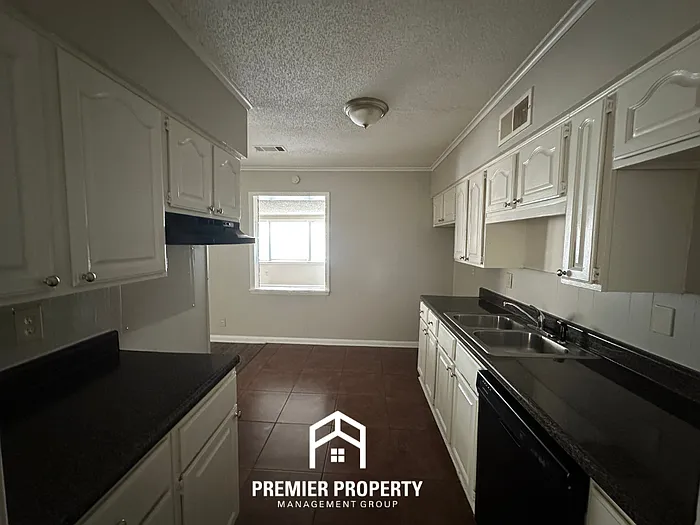 5101 Rolling Fields Dr — Photo 7
