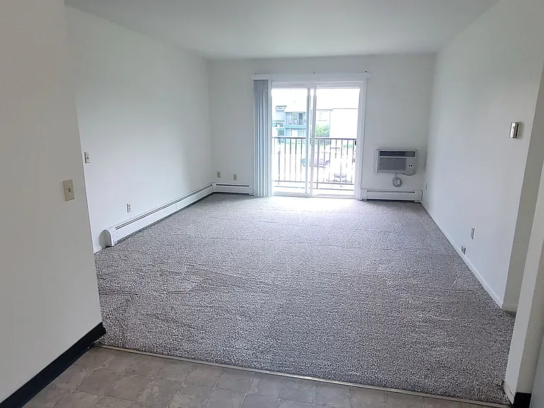 Elkhorn Village Apartments | 1 & 2 Bedroom Apartments in Elkhorn, WI Heat Included — Photo 24