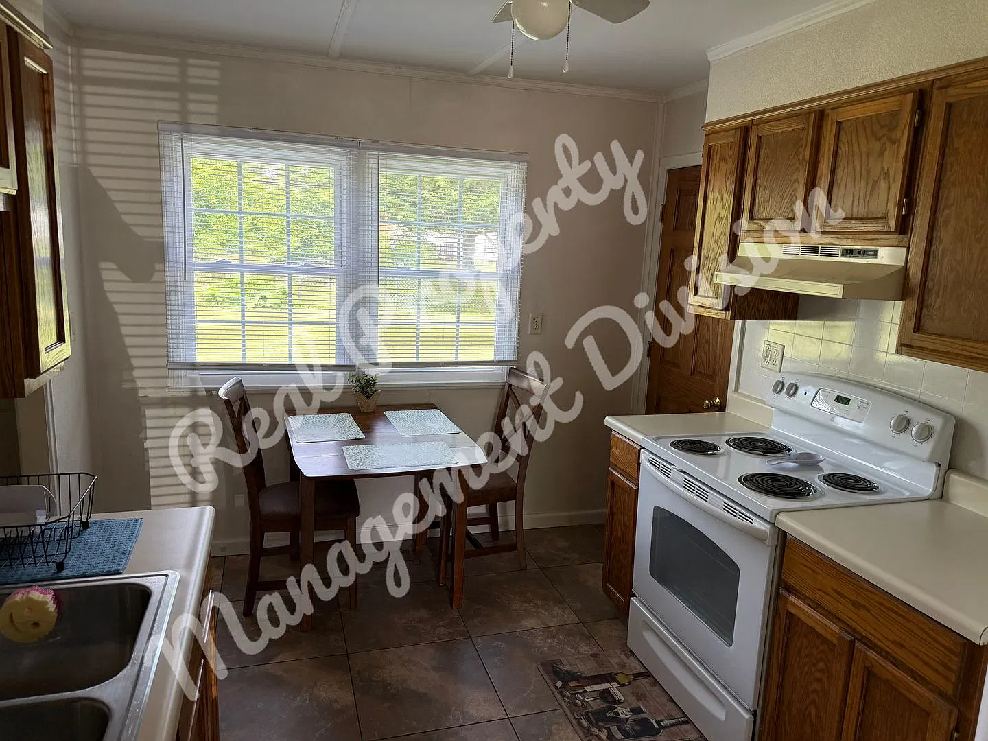 Bright & Spacious 2BR/1BA Home on a Quiet Cul-de-Sac — Photo 3