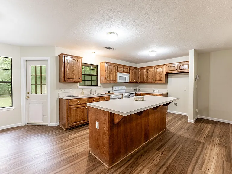 3660 Red Bud Ln — Photo 7