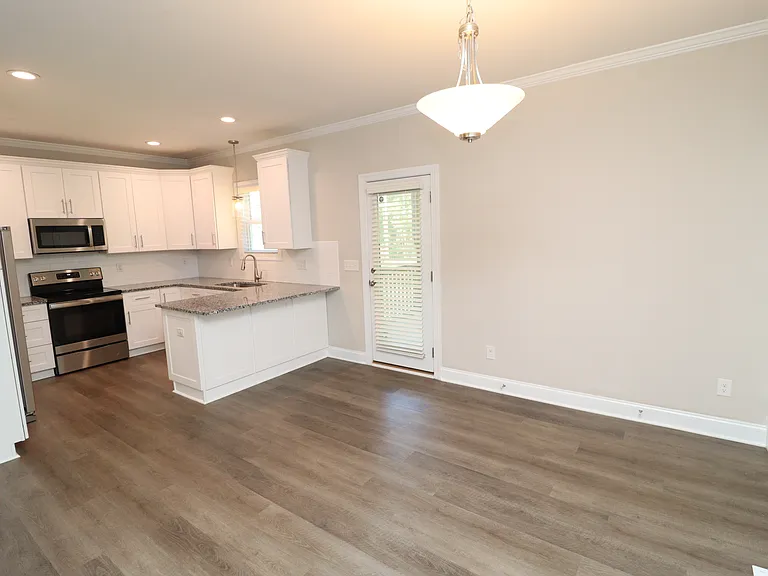 8424 Rhodes Rd — Photo 6