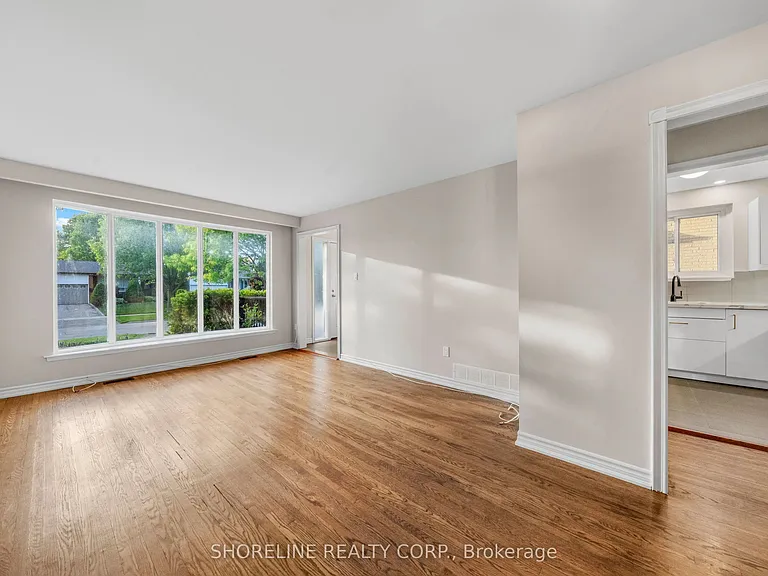 608 Raphael Ave #UPPER — Photo 12