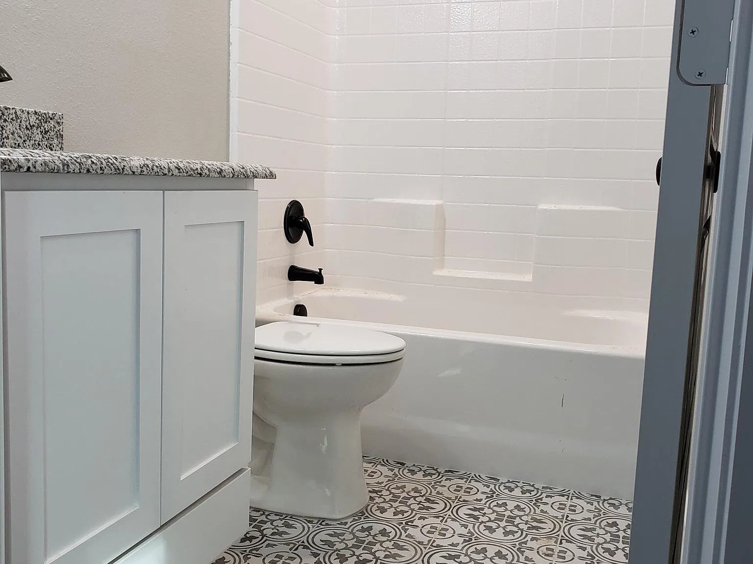 313 Lindsey Ln — Photo 2