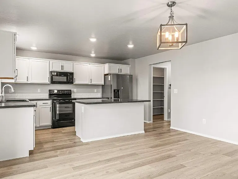16888 Courtney Way — Photo 12