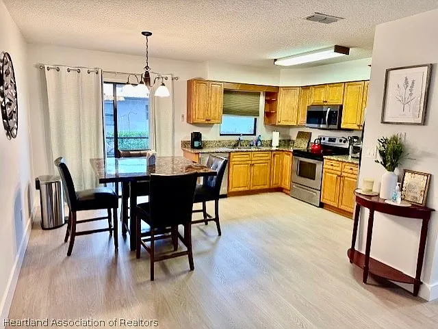 111 E Villaway Rd — Photo 14