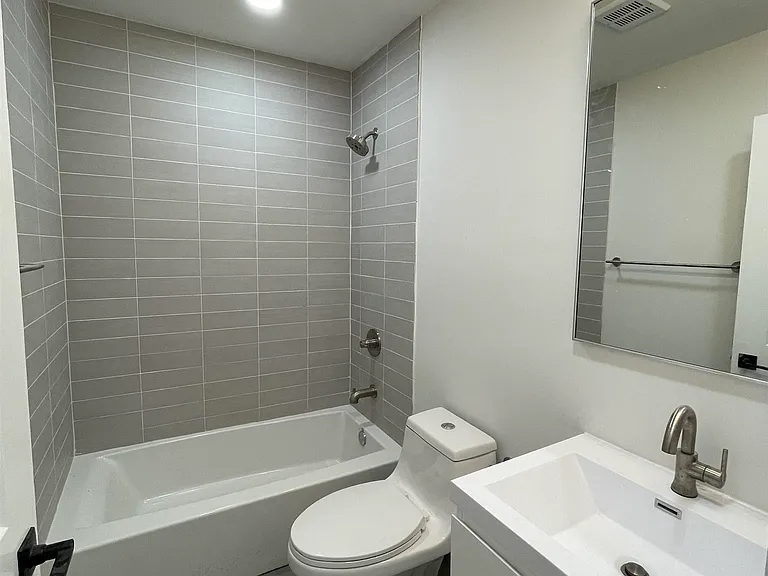612 Washington St #2 — Photo 6