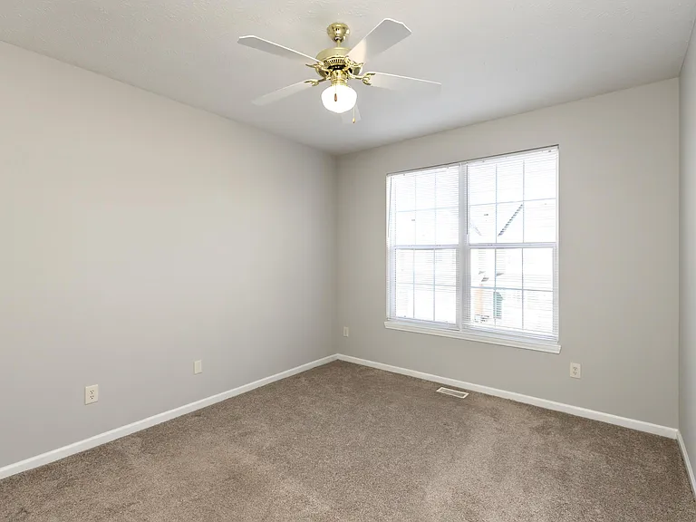 2218 Colfax Ln — Photo 12