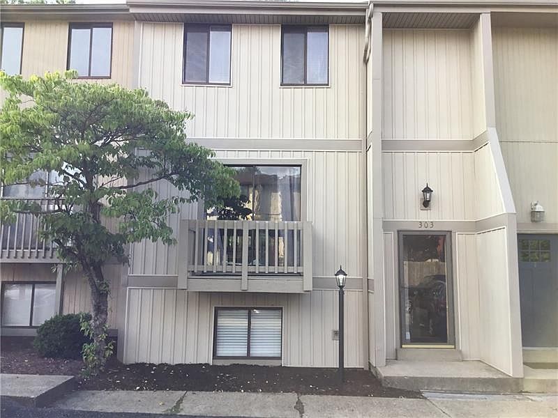 1st image of 303 Bellwood Ct