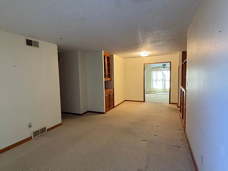 2400 SW 53rd St — Photo 3