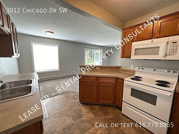 4th image of 3012 Chicago Dr SW