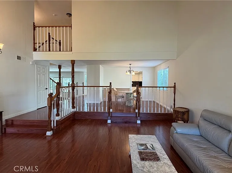 1637 Peacock Ln — Photo 4