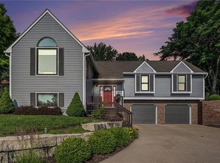 1521 Alvamar Dr, Lawrence, KS 66047