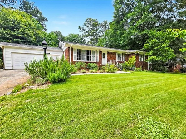 3665 Chavers Pl, Stone Mountain, GA 30083