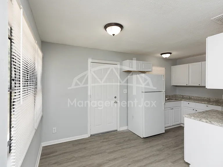 1839 W 30th St — Photo 3