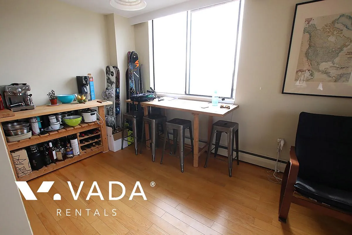 1330 Harwood Street Vancouver — Photo 3