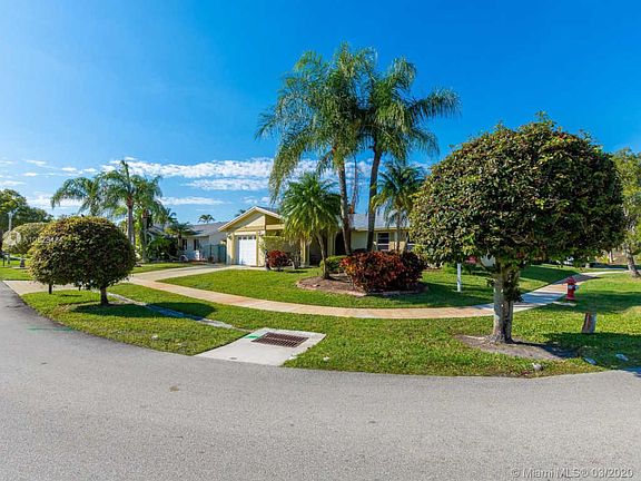 3rd image of 16851 Royal Poinciana Dr