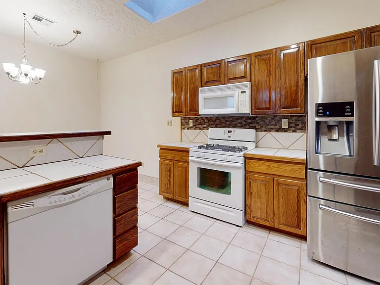 3496 Northpointe Dr — Photo 30