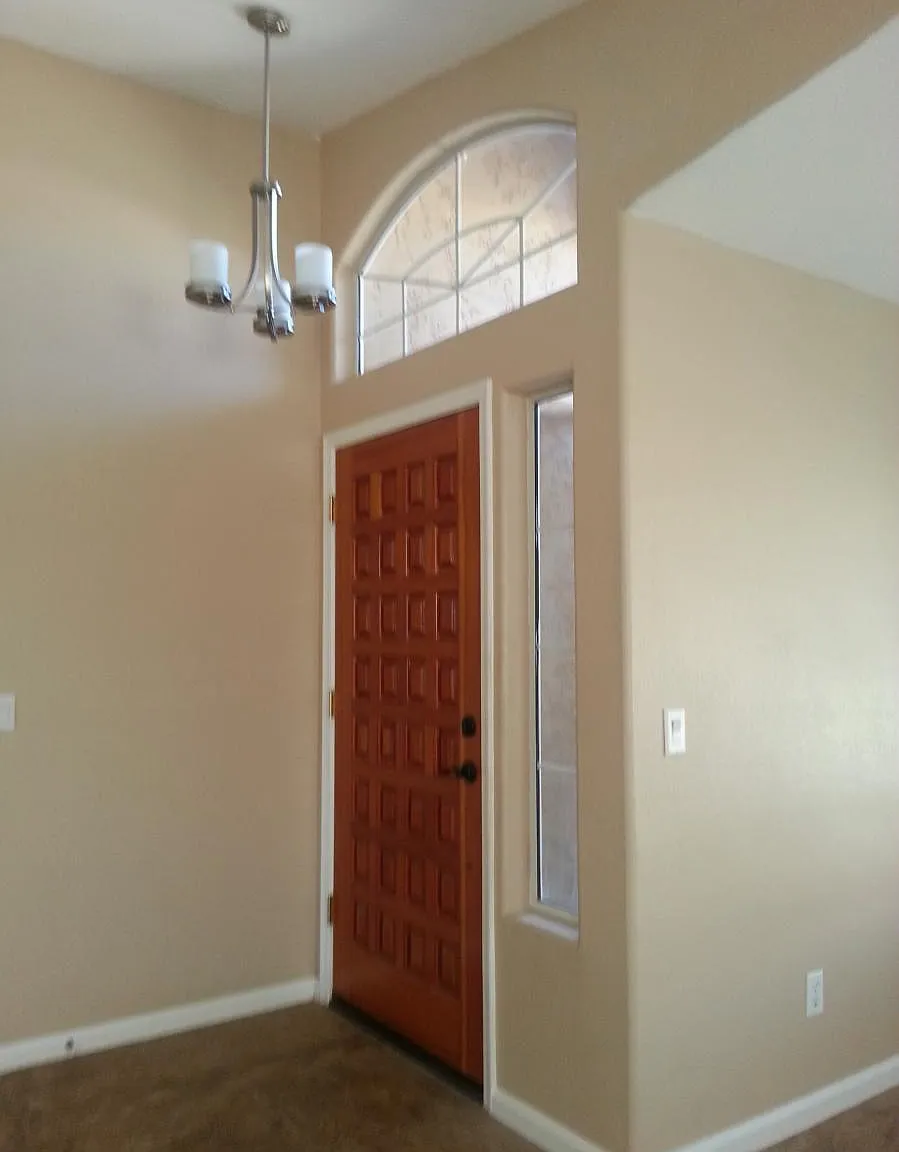 4 bed, 1900 sqft, $2,600 — Photo 3