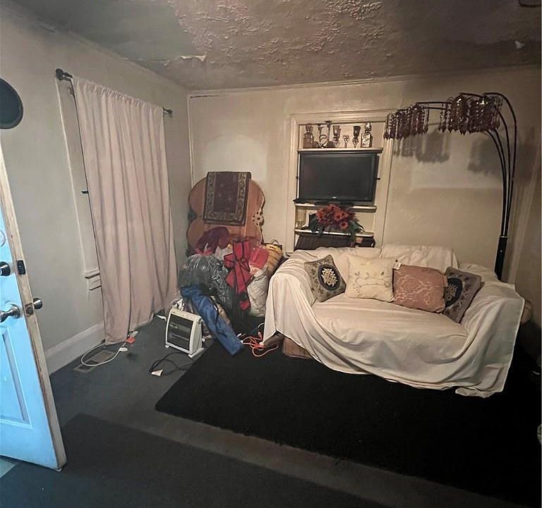 2nd image of 8272 Crittenden Rd