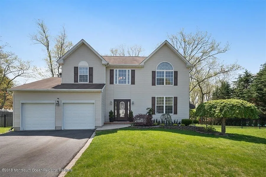 10 Cecilia Ct photo 1