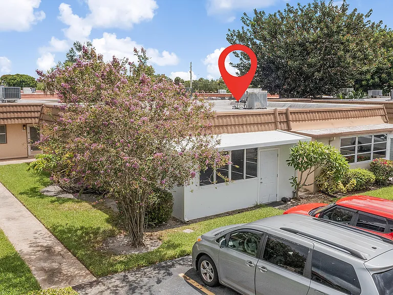154 Seville Ln #G — Photo 4