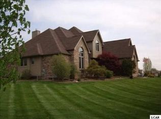 9610 Meadowlark Ct, Saline, MI 48176