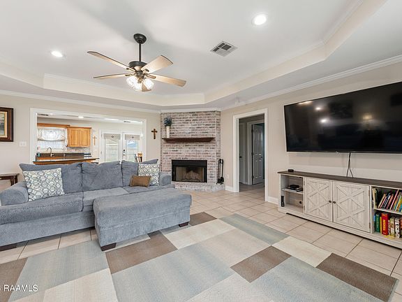 3rd image of 105 Kettle Ct