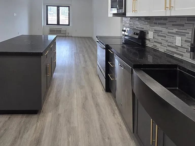 211 Baldwin Ave #403 — Photo 23