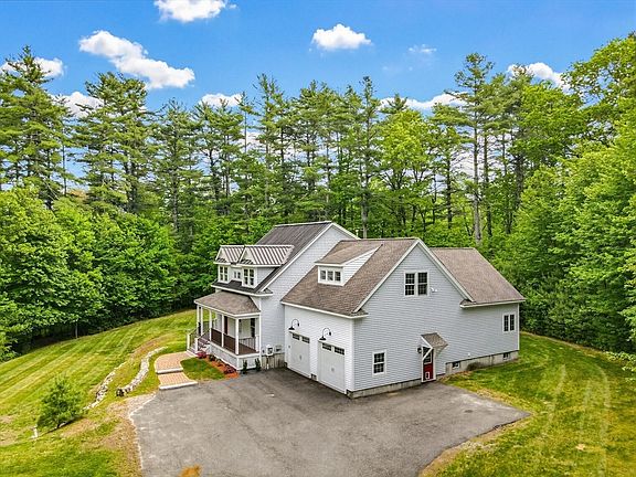 2nd image of 20 Applewood Rd