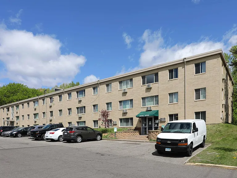 LaBlanche Apartments — Photo 20