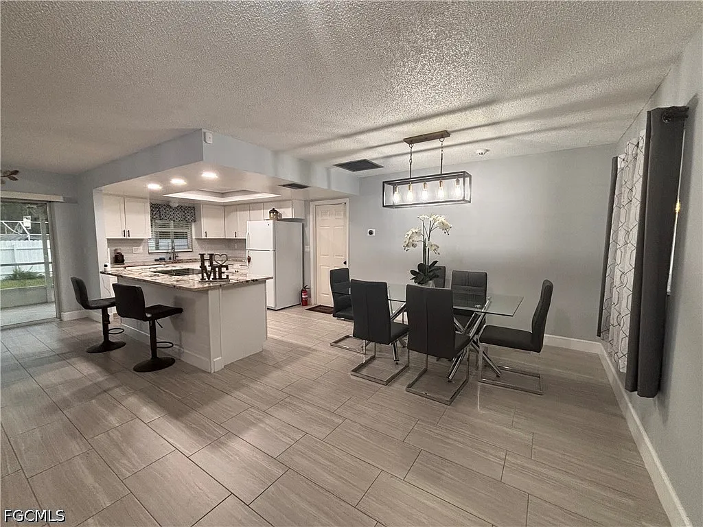 3 bed, 2.0 bath, 1275 sqft, $1,900 — Photo 4