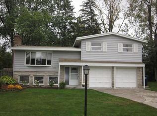 932 Bellewood Dr SE, Kentwood, MI