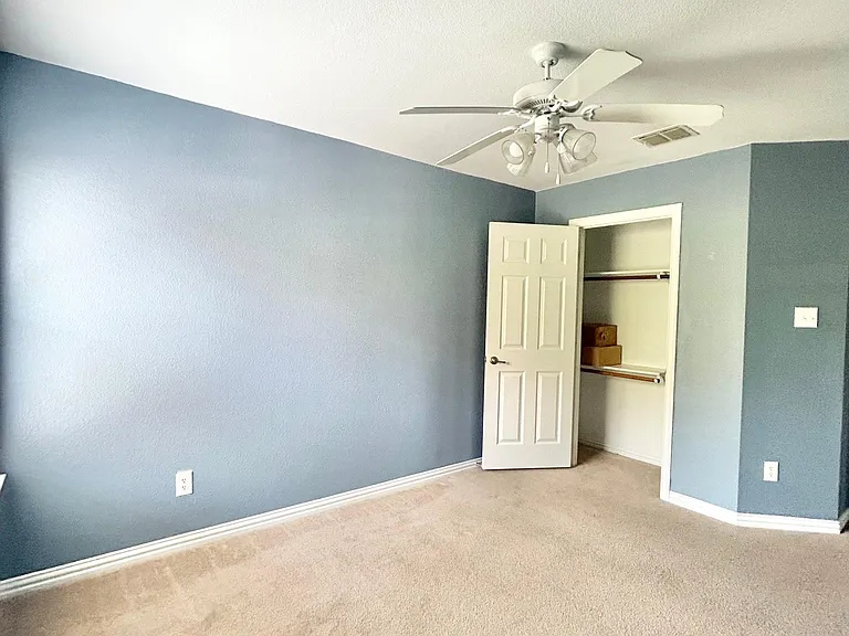 604 Peacock Dr — Photo 36