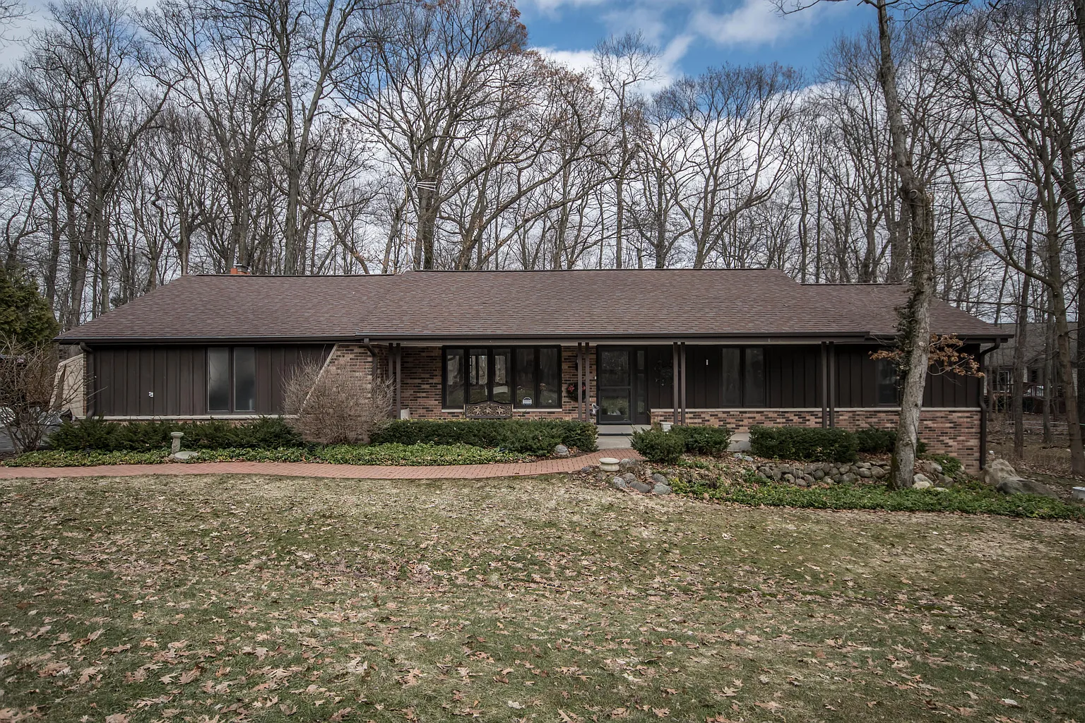 W290N9516 Deer Ln photo 1