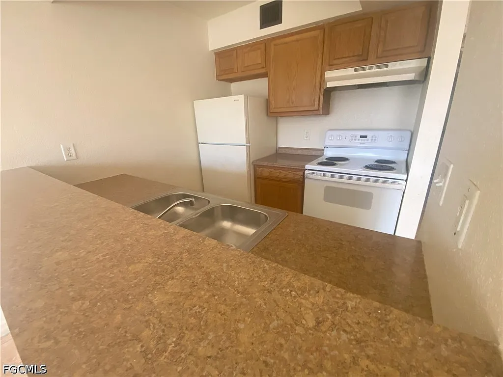 1 bed, 1.0 bath, 600 sqft, $950 — Photo 3