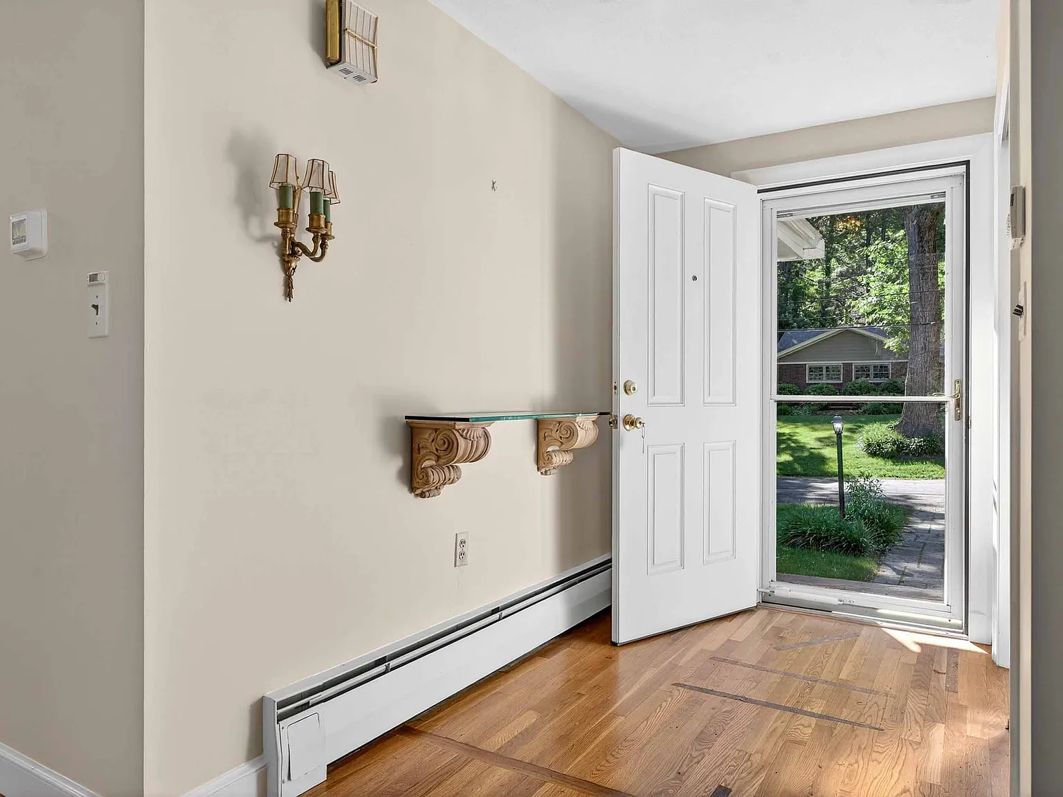 4 bed, 2795 sqft, $6,000 — Photo 2